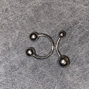 2 Pierced Belly-Button Rings